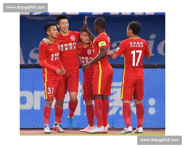 青岛中能迎战广州恒大中超焦点之战攻防对决悬念迭起